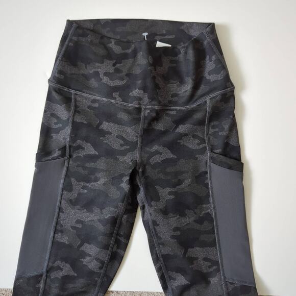NWT Fabletics Womens Pants Charcoal Camo On the Go Leggings High Rise Pockets XS - Picture 2 of 9